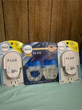 Febreze Plug Luxe oil plug in warmer 3 pack w/ refills ocean & hinoki ginger